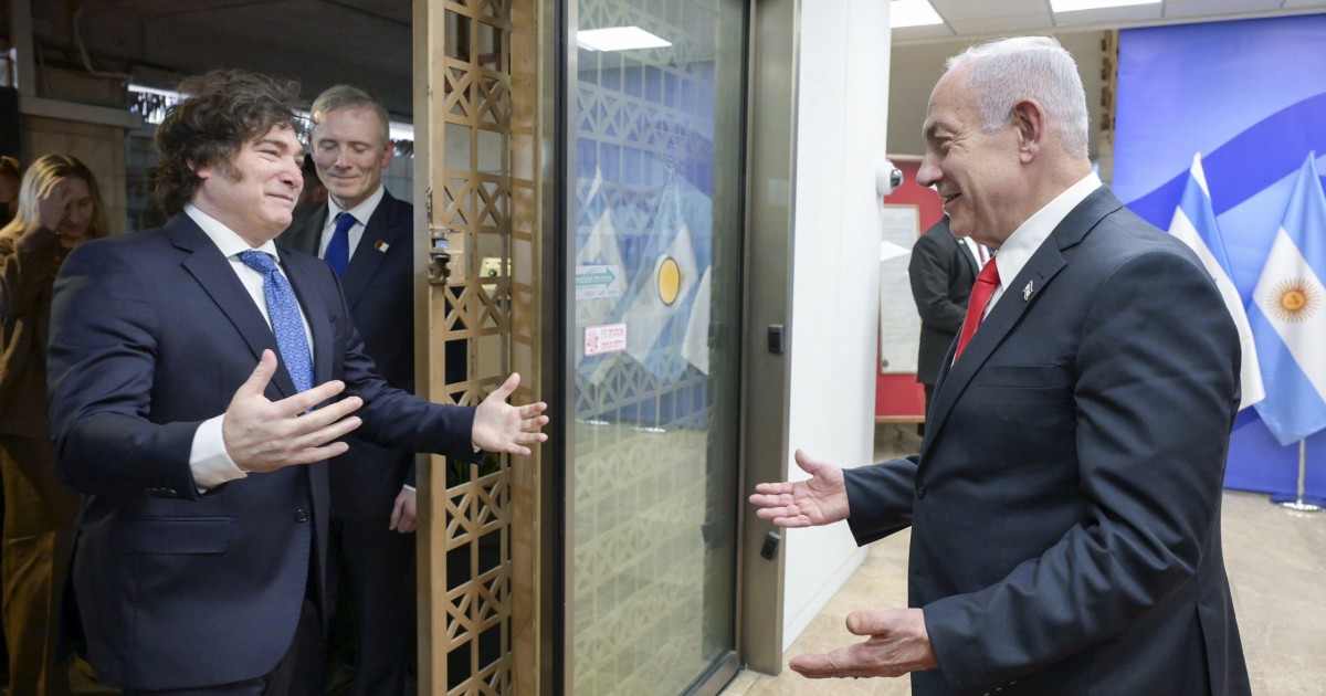 Revelan que <i>Milei</i> donó un millón de dólares a organizaciones cercanas a Netanyahu y benefició a un...