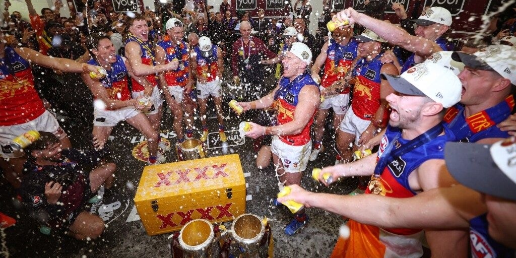Grand <i>Final</i> Footy Feed: 'Wharfie Time' fuel, raw emotion inside rooms