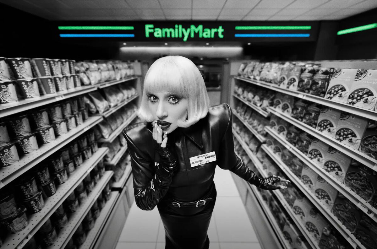 Lady Gaga Mops FamilyMart Floors to Fight Japan’s <i>Labor</i> Shortage