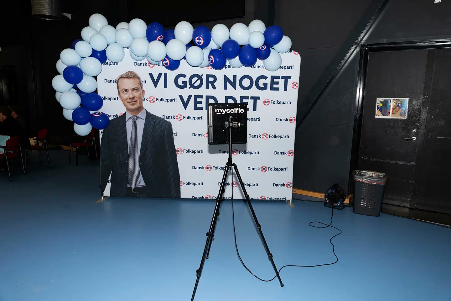 Seneste nyt fra <i>dansk</i> politik – <i>Dansk</i> Folkeparti holder årsmøde