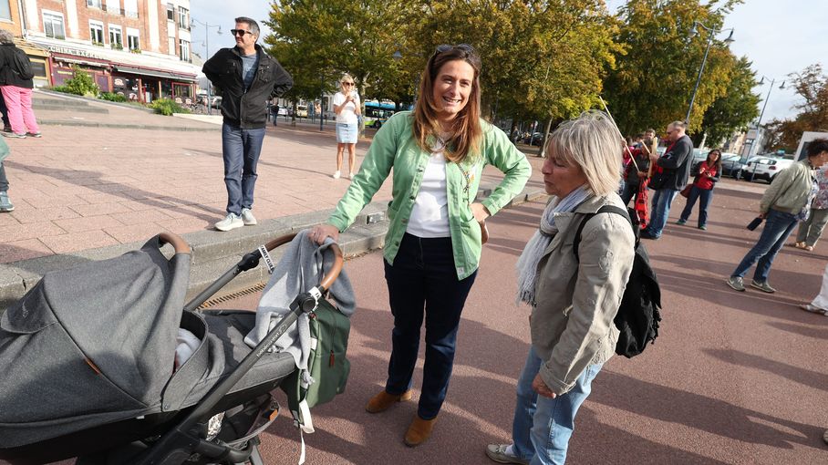 Marine Tondelier fait son retour en <i>manifestation</i>, mais pas en campagne "à plein temps", quelques...