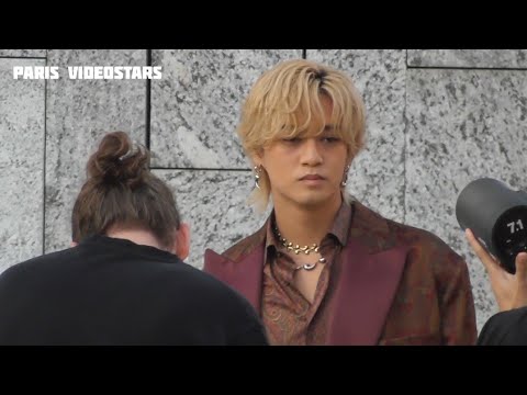 Kaito Takahashi 高橋海人 posing for photographers @ Milan Fashion Week 23 <i>september</i> 2026 show Etro