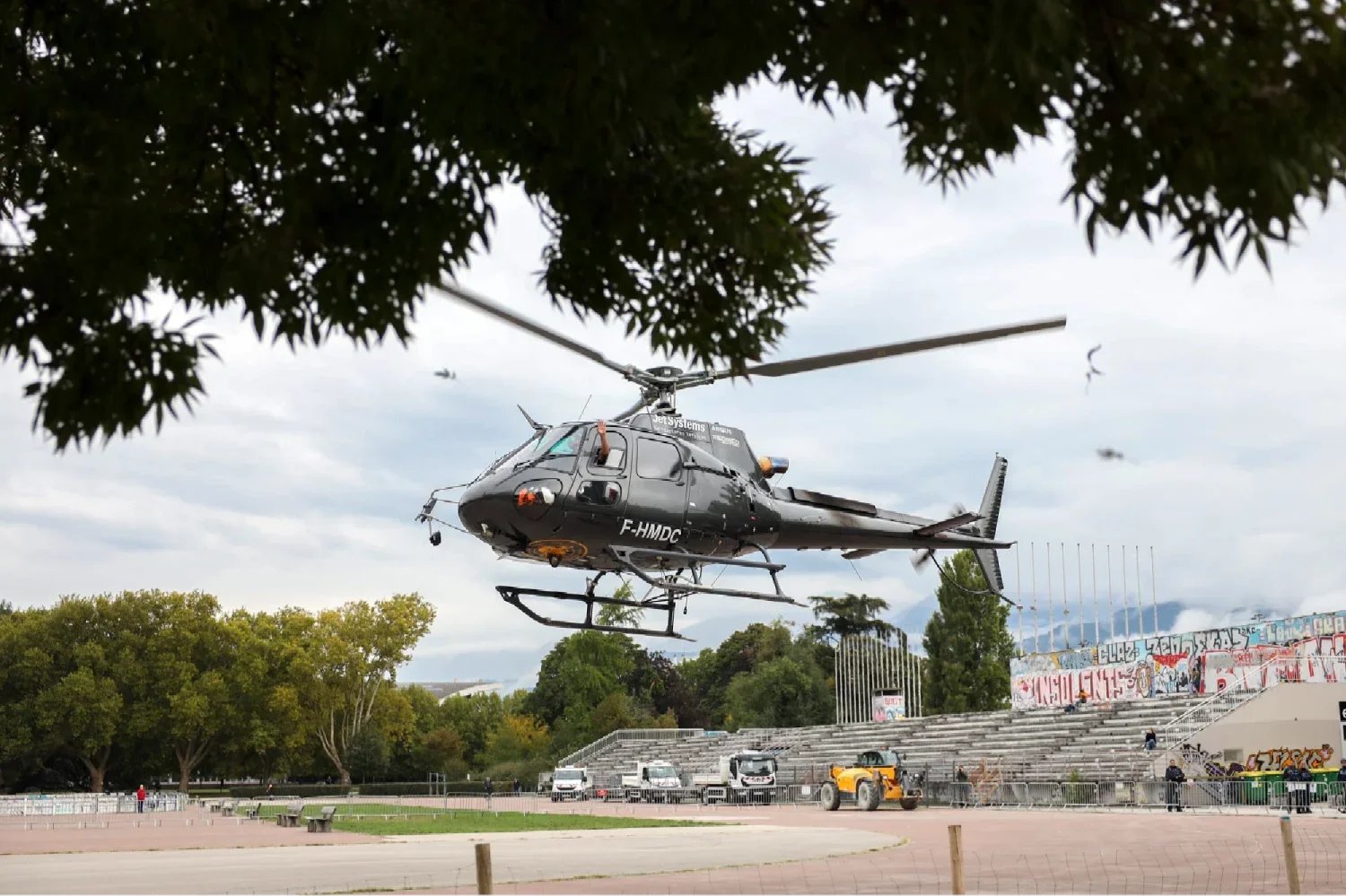 Intervention d'hélitreuillage à l'<i>Hôtel</i> de Ville