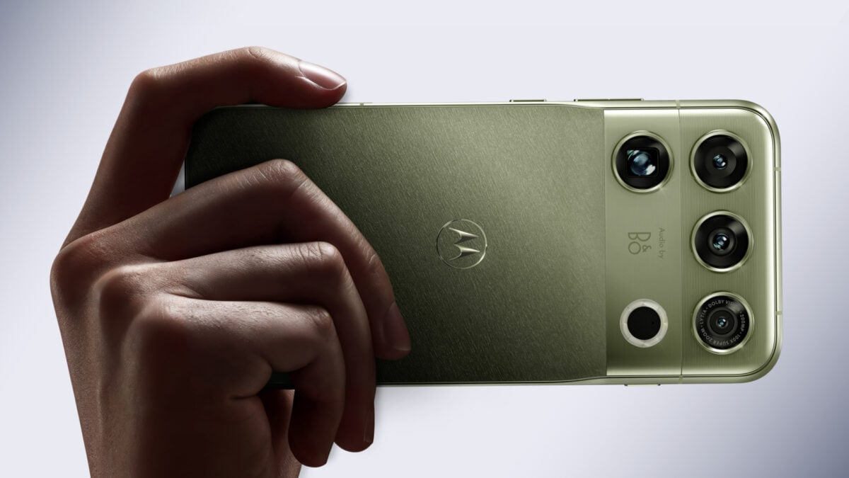 Kudos to Motorola for This Actually Refreshing <i>Phone</i> Design