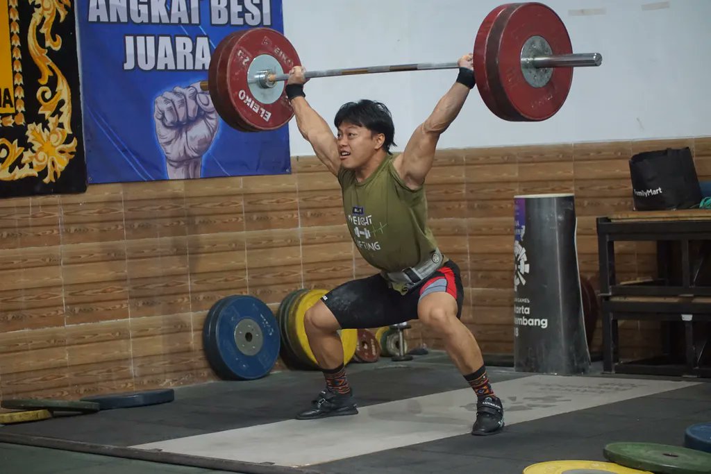 Dominasi “Clean and Jerk”, <i>Rahmat</i> Erwin Abdullah Pertahankan Emas