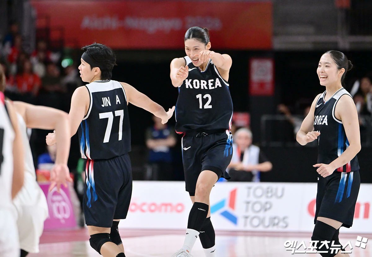 '와' 한국 끝내 해냈다!…만리장성 넘고 일본까지 무너트렸다→12년 만에 AG 여자농구 금메달 [나고야:스코어]<i></i>