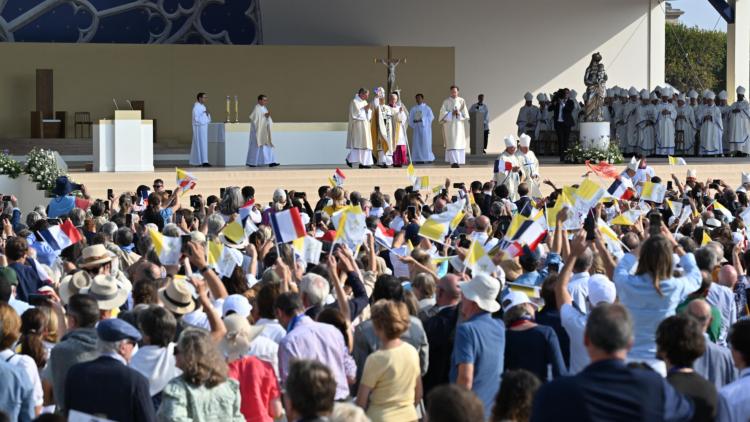 Messe géante du pape à Paris : le <i>Vatican</i> actualise l'affluence à environ 800.000 personnes