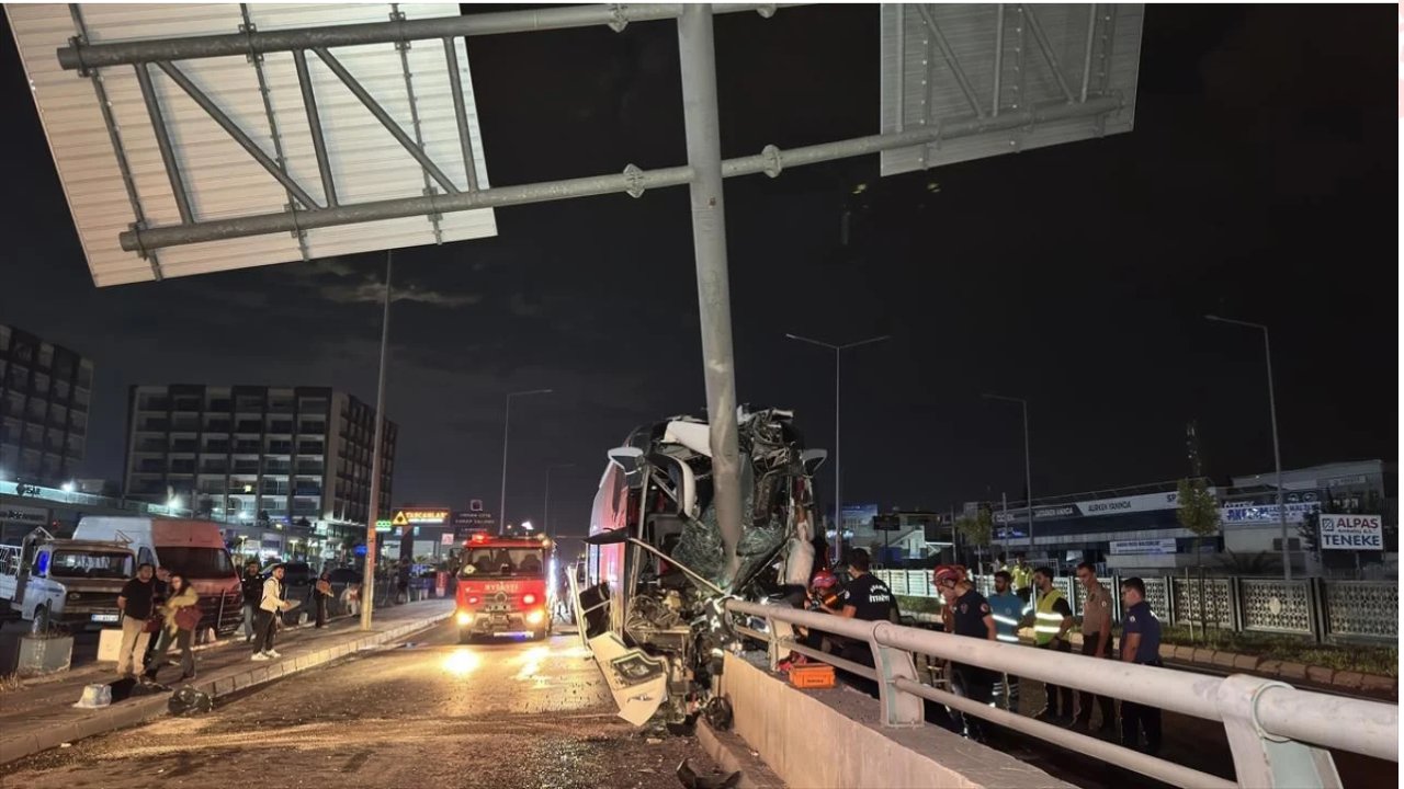 Adana’da <i>Otobüs</i> Kazası