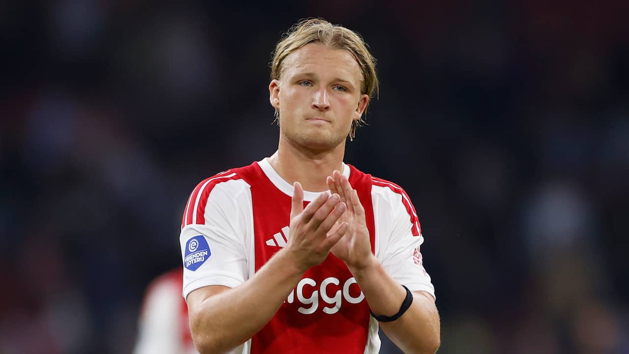 <i>Ajax</i>-spits Dolberg loopt knieblessure op en verlaat trainingskamp Denemarken