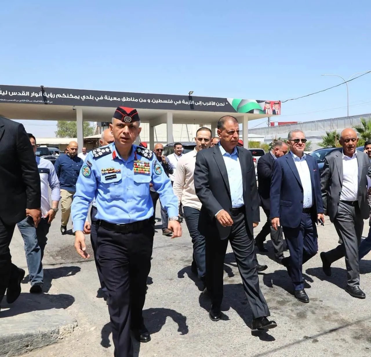<i>عاجل</i>-وزير الداخلية يتفقد إجراءات العمل في جسر الملك حسين