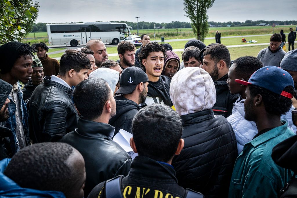 GeenStijl: 'Politie kan geweld en diefstal in <i>Ter</i> Apel nauwelijks meer aan'