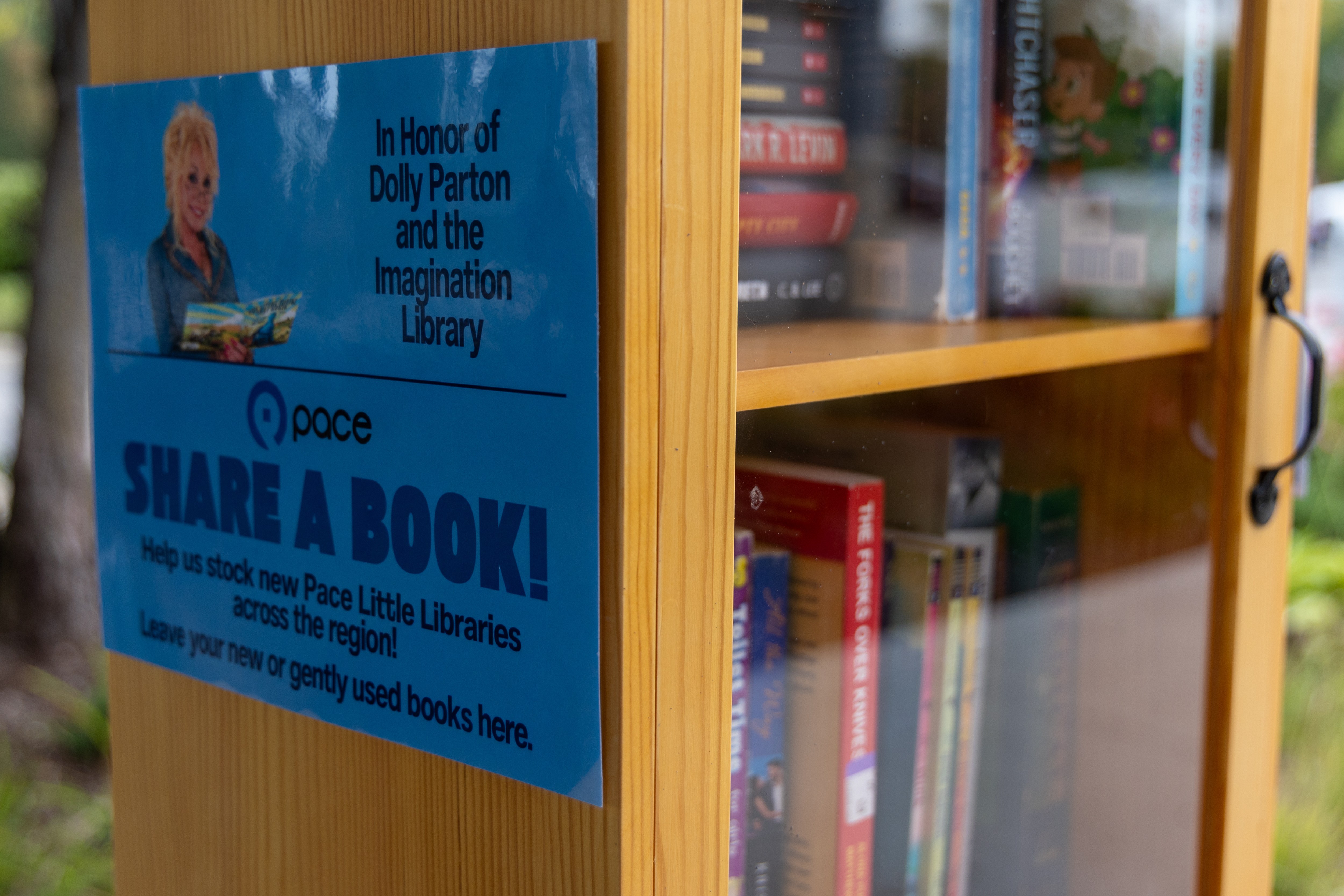 In honor of ‘<i>Dolly</i> Day,’ Pace unveils little libraries at suburban stations