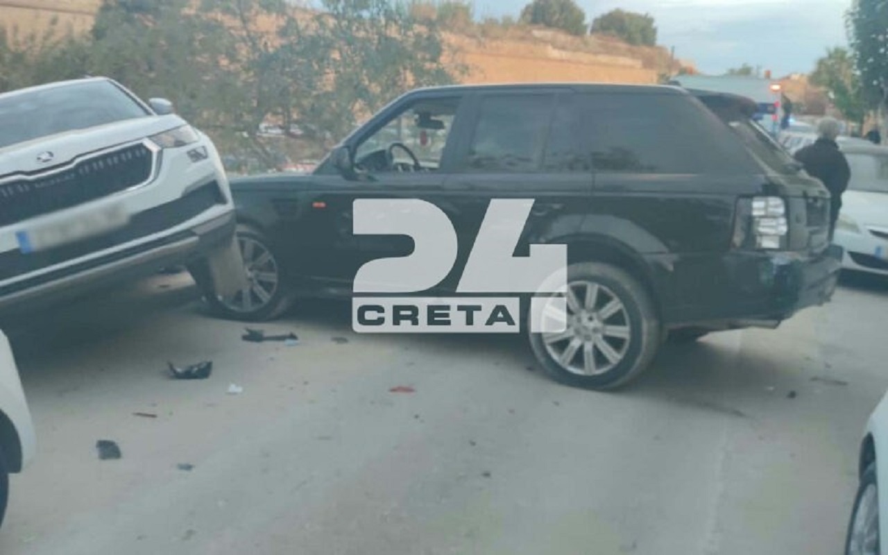 Χανιά: Μεθυσμένος <i>οδηγός</i> παρέσυρε με το αυτοκίνητό του 7 οχήματα - Δείτε εικόνες