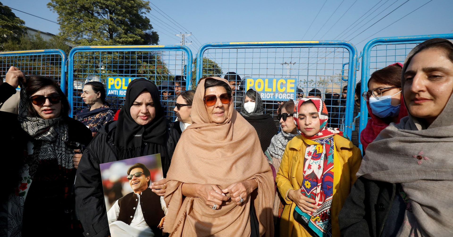 Police arrest Pakistan ex-PM Imran <i>Khan</i>'s sister in Lahore ahead of party's planned march