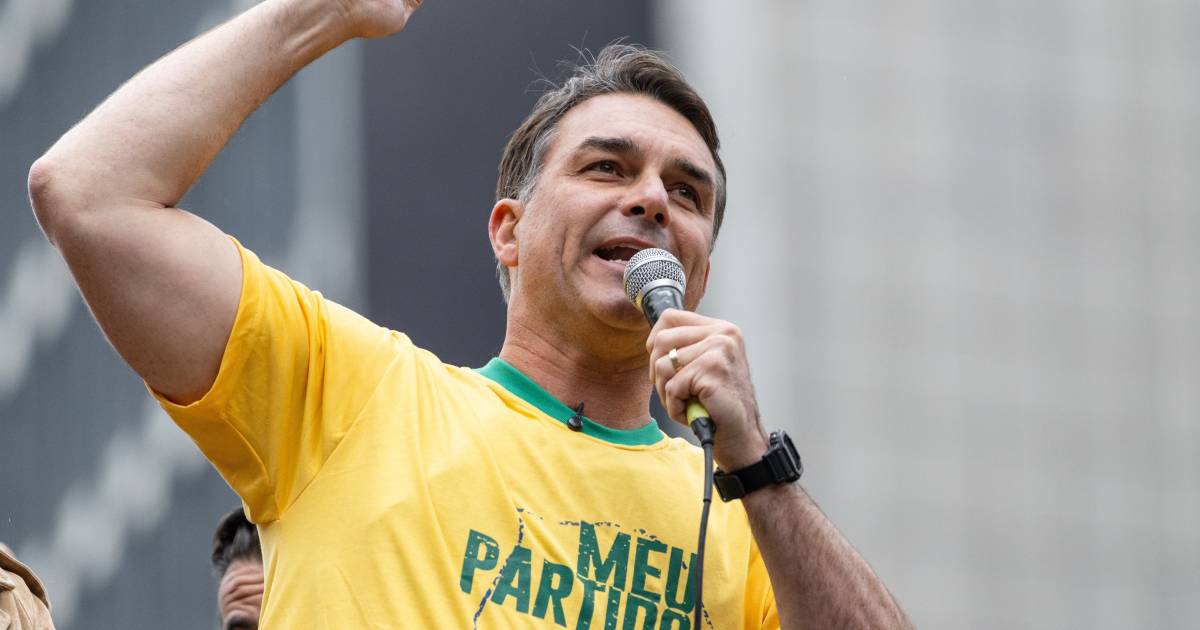 Os políticos que ajudaram a bombar a fake <i>news</i> contra Flávio sobre Nossa Senhora
