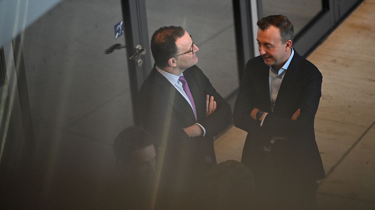 Verliert CDU-Mann neue Position?: Sardinien-Reise von Jens <i>Spahn</i> sorgt für großen Unmut in Fraktion